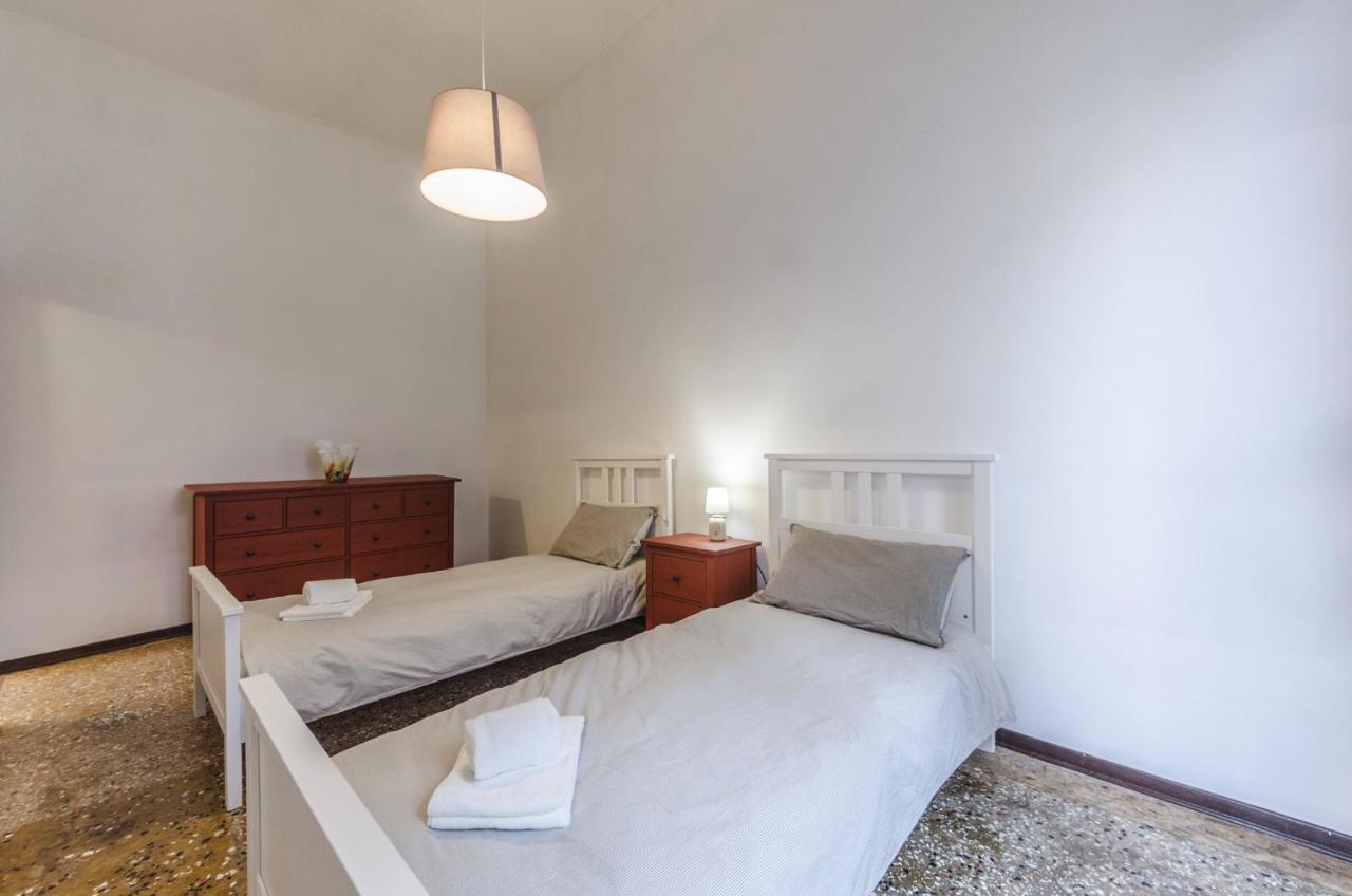 Apartament Maurizio House - Near The Train Station *
