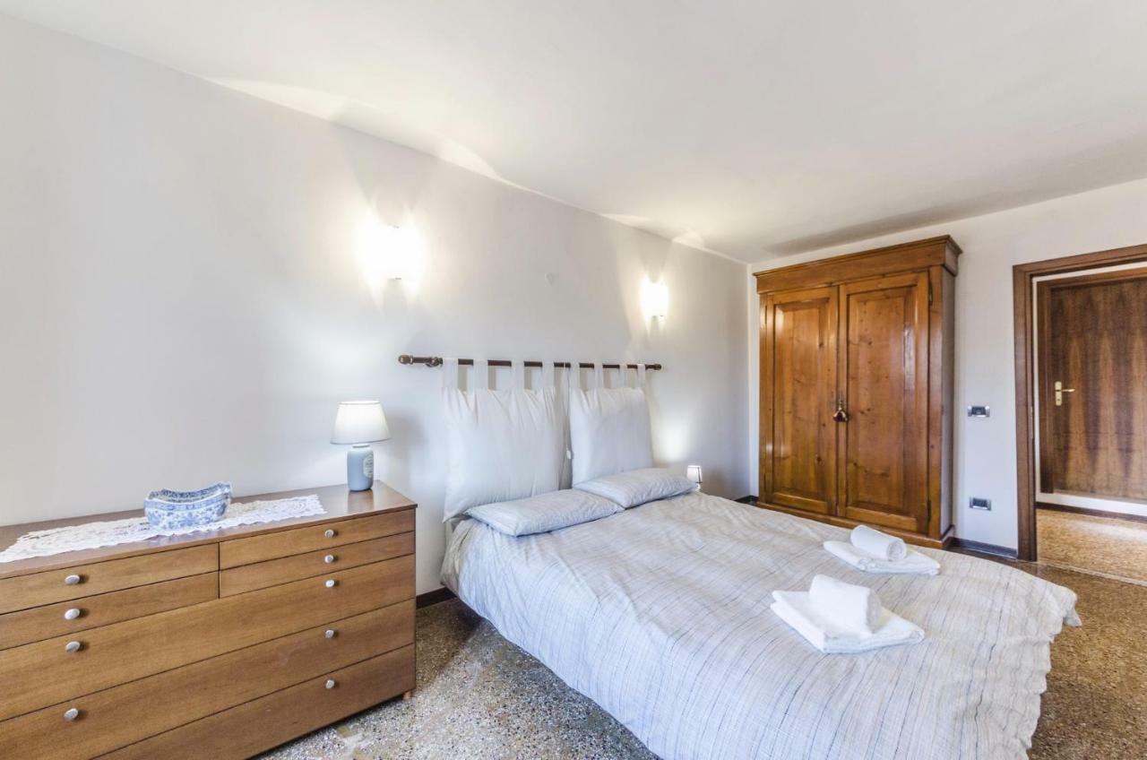 Maurizio House - Near The Train Station Apartament